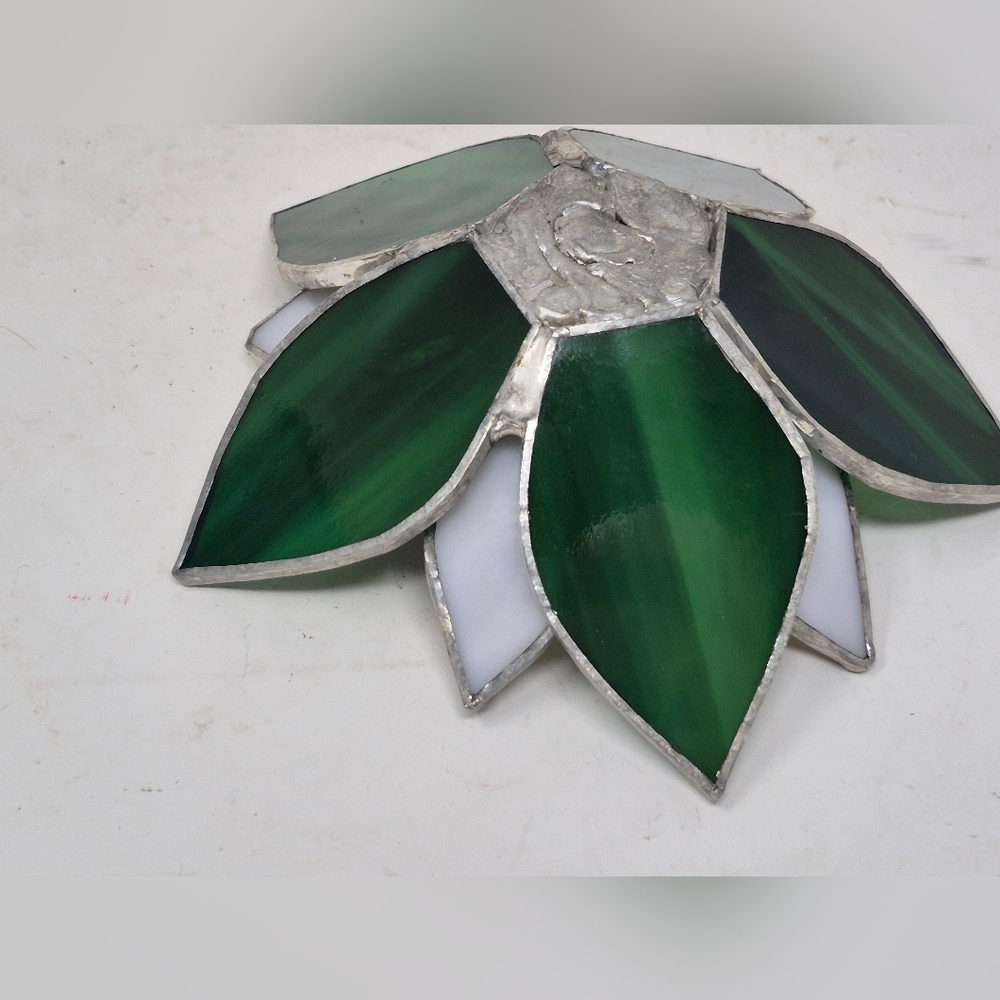 Stained Glass Lotus Flower Decor - Picture 6 of 6